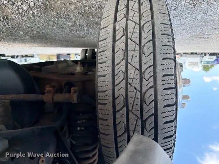 image for item FB5106 2004 Federal  Ford E450 shuttle bus