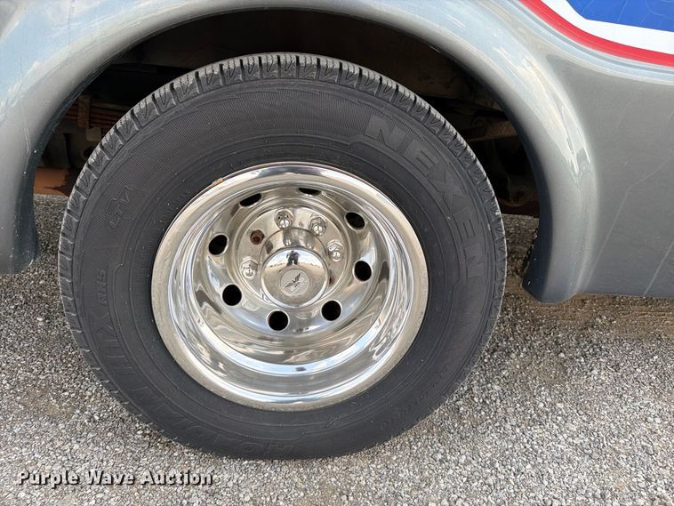 image for item FB5106 2004 Federal  Ford E450 shuttle bus