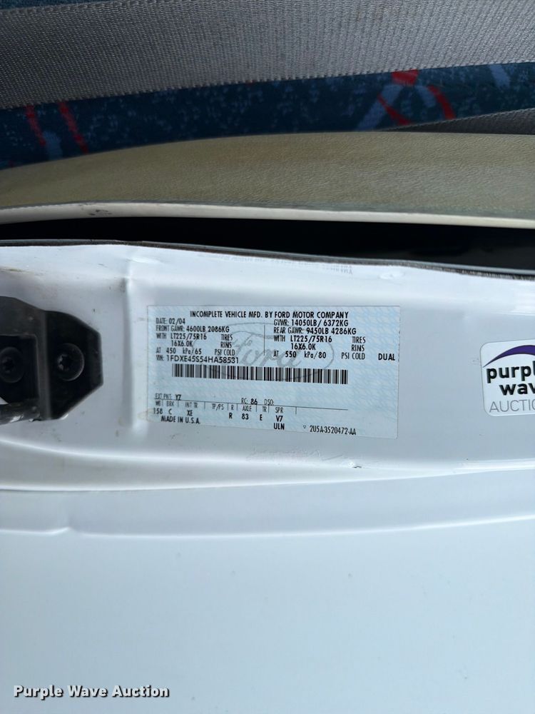 image for item FB5106 2004 Federal  Ford E450 shuttle bus