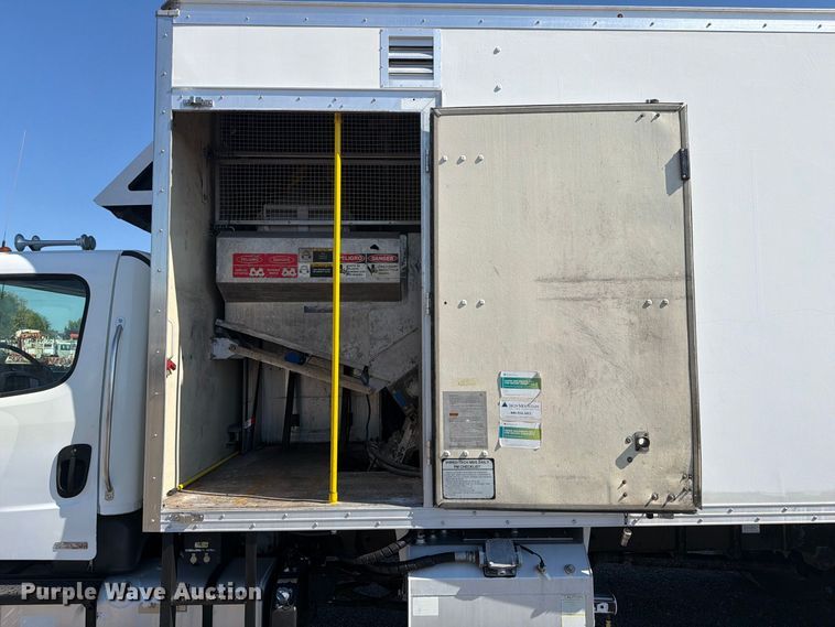 image for item FB5110 2012 Freightliner Business Class M2 box truck