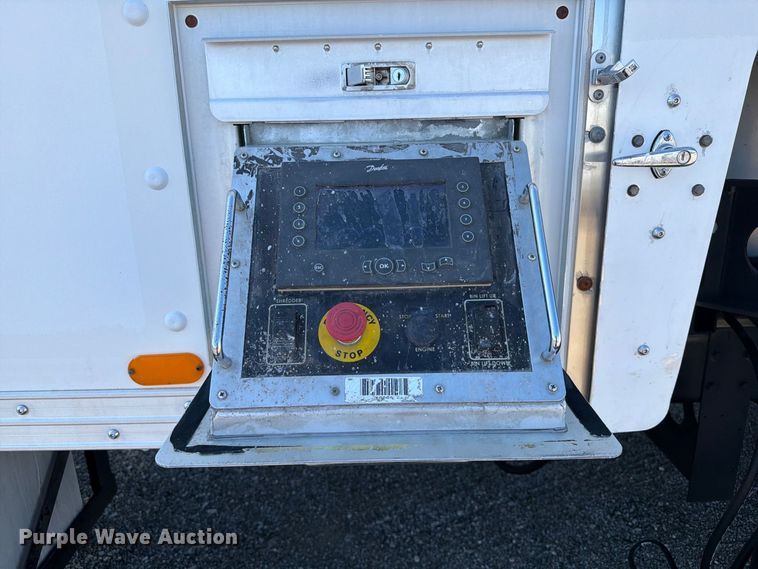 image for item FB5110 2012 Freightliner Business Class M2 box truck