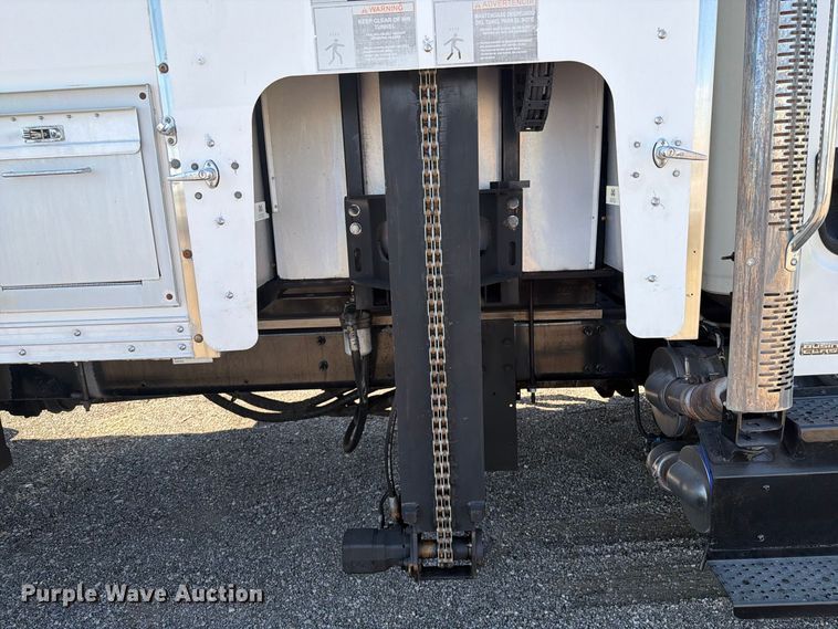 image for item FB5110 2012 Freightliner Business Class M2 box truck