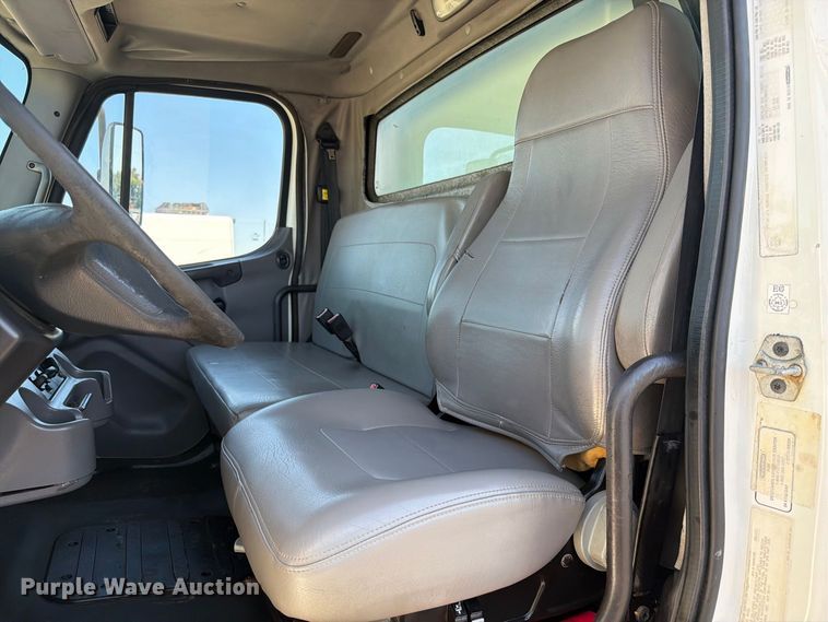 image for item FB5110 2012 Freightliner Business Class M2 box truck