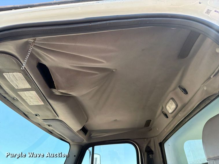 image for item FB5110 2012 Freightliner Business Class M2 box truck