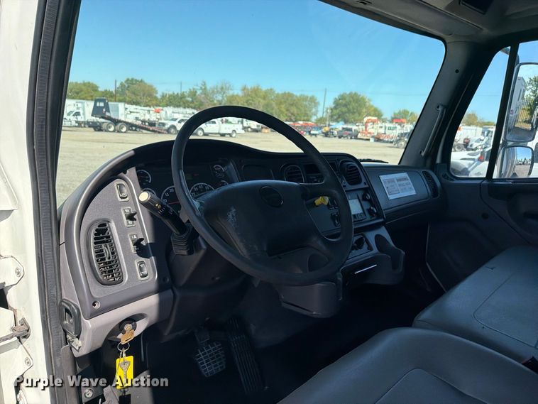 image for item FB5110 2012 Freightliner Business Class M2 box truck