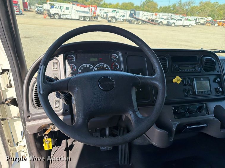 image for item FB5110 2012 Freightliner Business Class M2 box truck