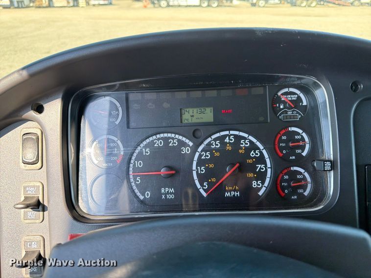 image for item FB5110 2012 Freightliner Business Class M2 box truck