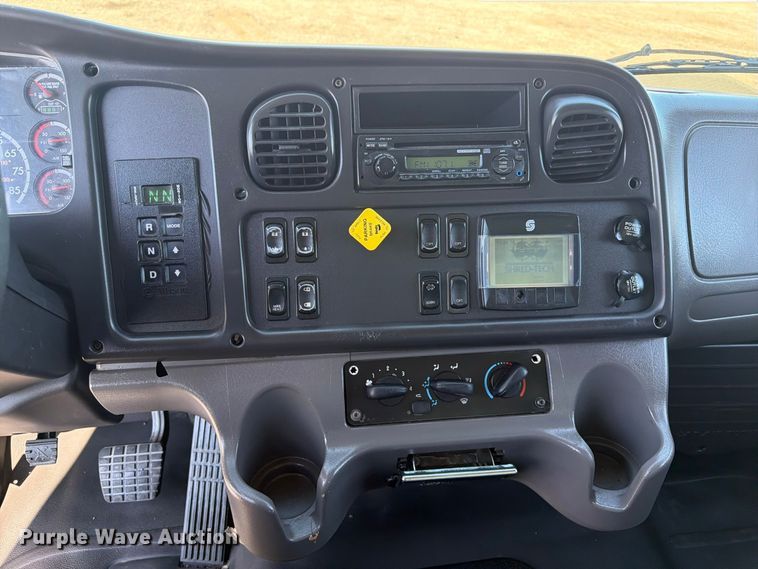 image for item FB5110 2012 Freightliner Business Class M2 box truck