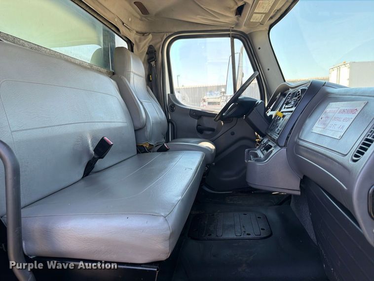 image for item FB5110 2012 Freightliner Business Class M2 box truck