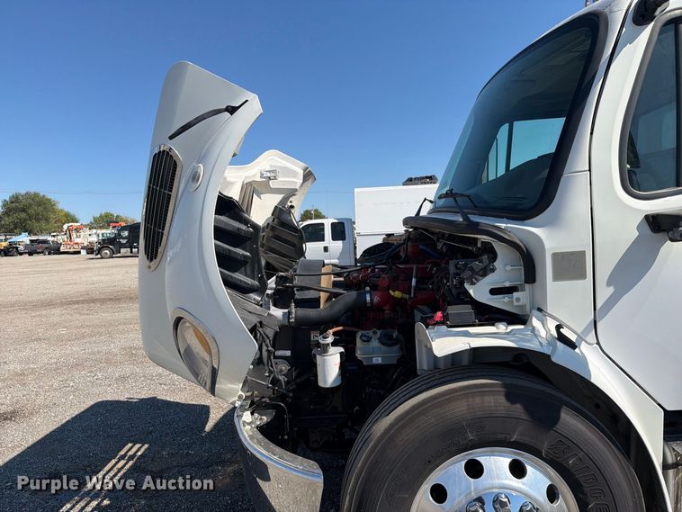 image for item FB5110 2012 Freightliner Business Class M2 box truck