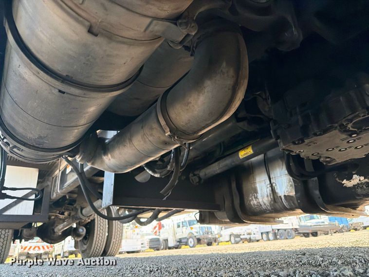 image for item FB5110 2012 Freightliner Business Class M2 box truck