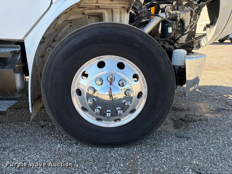 image for item FB5110 2012 Freightliner Business Class M2 box truck