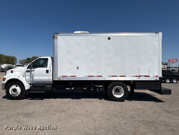 image for item FB5114 2012 Ford F650 Super Duty box truck
