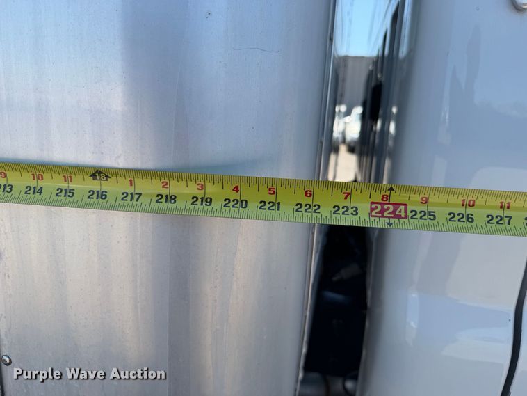 image for item FB5114 2012 Ford F650 Super Duty box truck