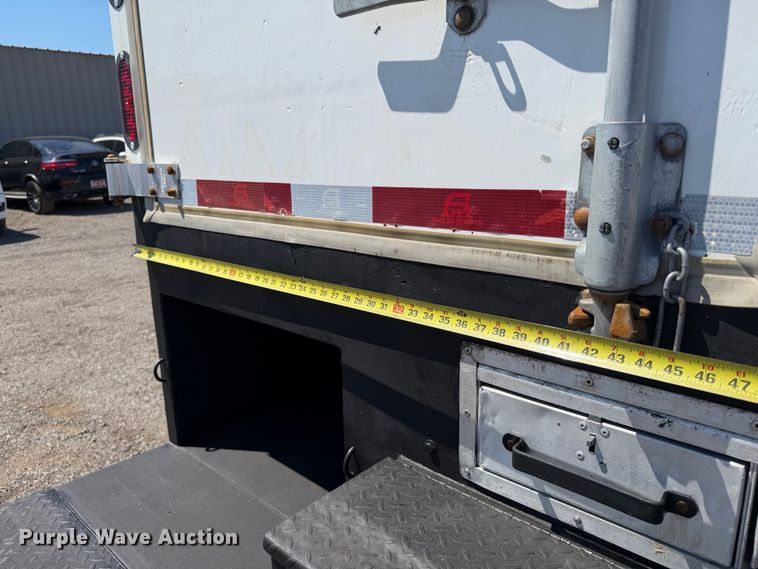 image for item FB5114 2012 Ford F650 Super Duty box truck