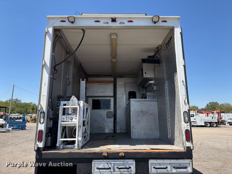 image for item FB5114 2012 Ford F650 Super Duty box truck