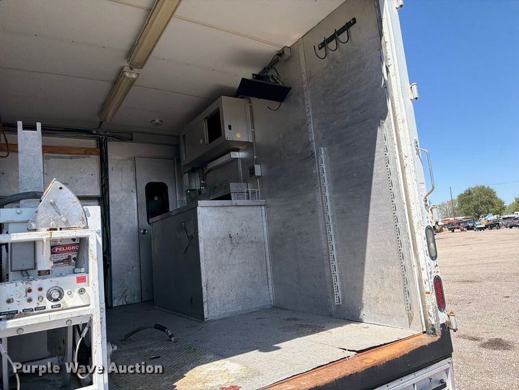 image for item FB5114 2012 Ford F650 Super Duty box truck