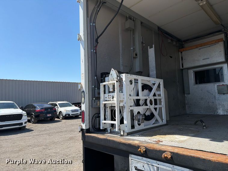 image for item FB5114 2012 Ford F650 Super Duty box truck