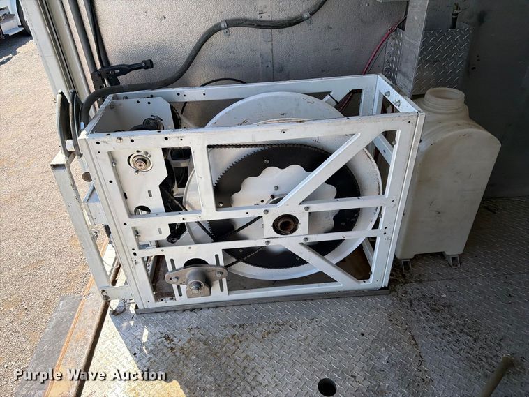 image for item FB5114 2012 Ford F650 Super Duty box truck