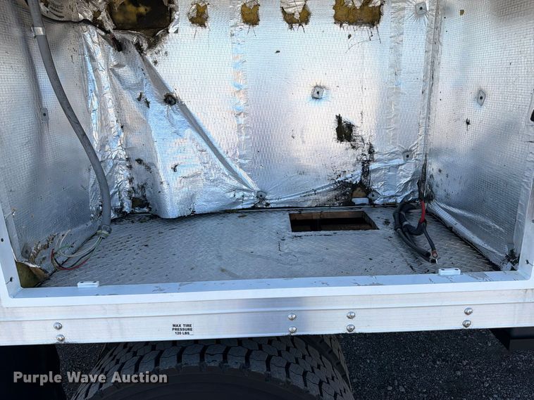 image for item FB5114 2012 Ford F650 Super Duty box truck