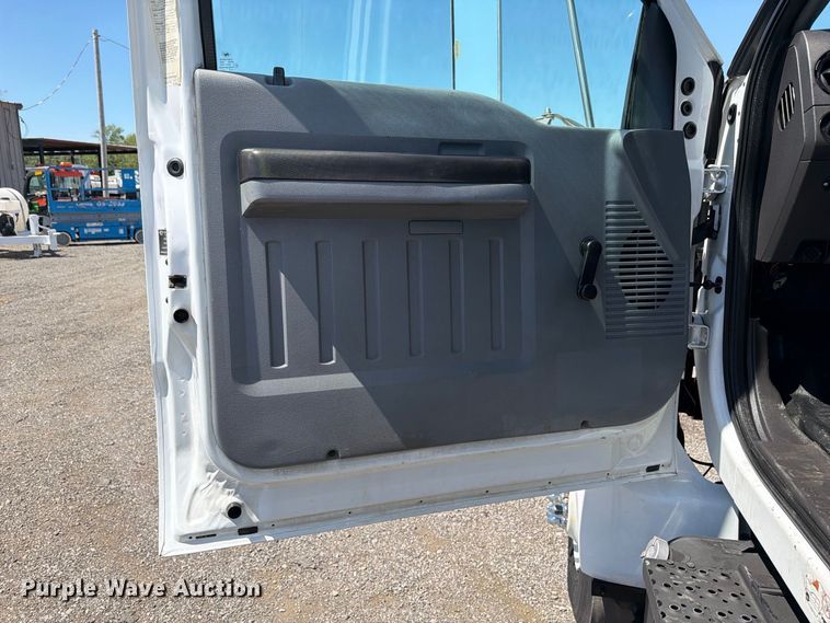 image for item FB5114 2012 Ford F650 Super Duty box truck