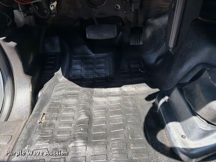 image for item FB5114 2012 Ford F650 Super Duty box truck
