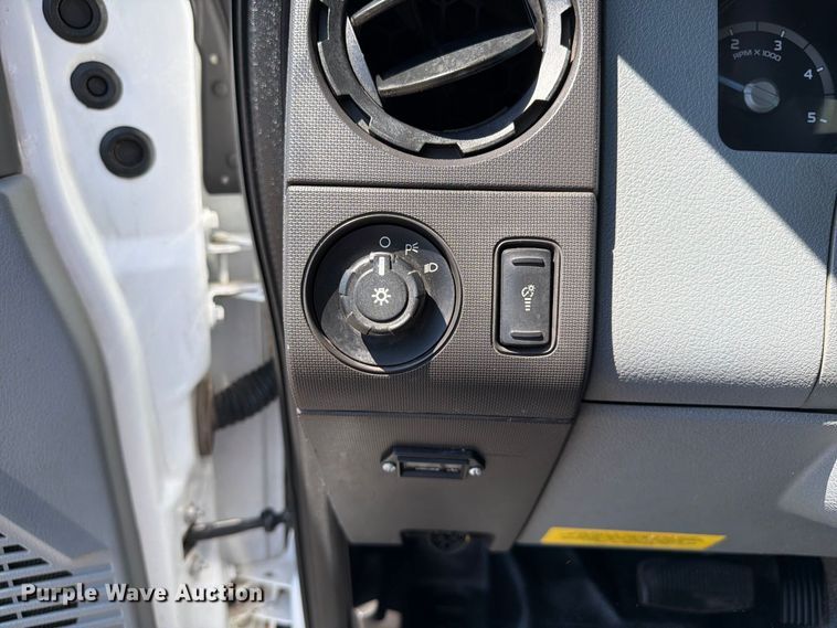 image for item FB5114 2012 Ford F650 Super Duty box truck