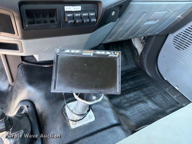 image for item FB5114 2012 Ford F650 Super Duty box truck