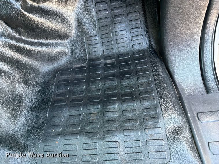 image for item FB5114 2012 Ford F650 Super Duty box truck