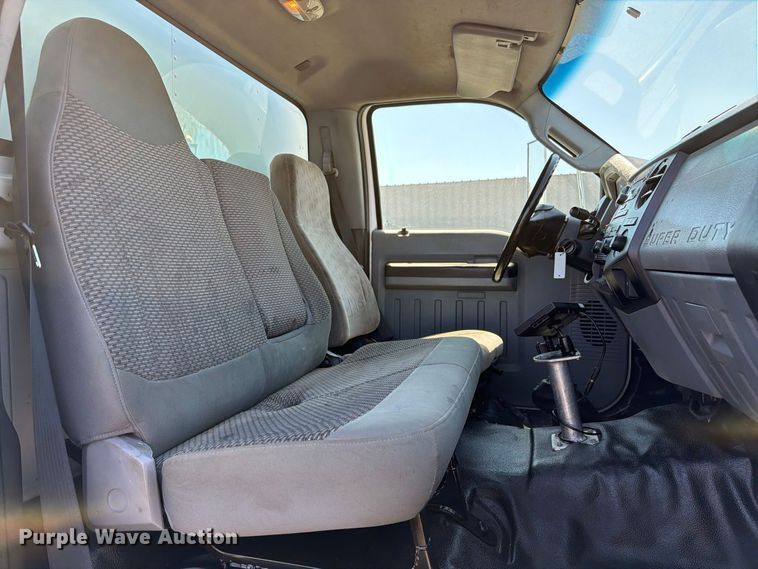 image for item FB5114 2012 Ford F650 Super Duty box truck