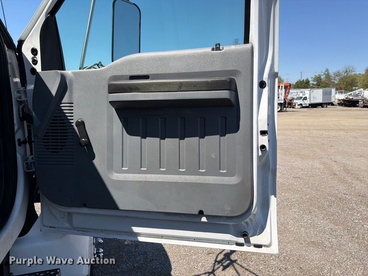 image for item FB5114 2012 Ford F650 Super Duty box truck