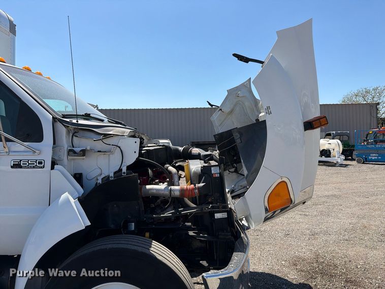 image for item FB5114 2012 Ford F650 Super Duty box truck