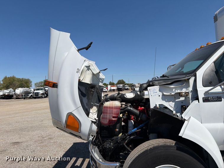 image for item FB5114 2012 Ford F650 Super Duty box truck