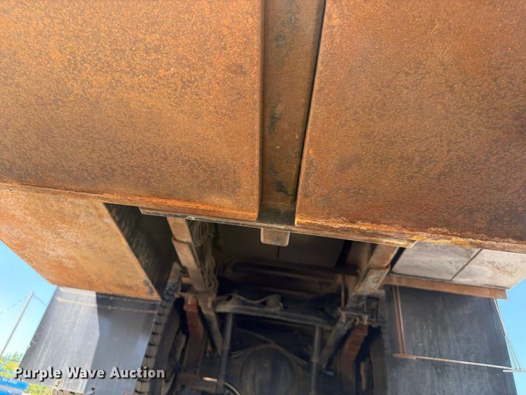 image for item FB5114 2012 Ford F650 Super Duty box truck