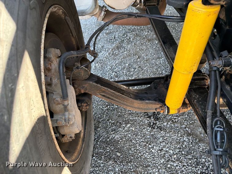 image for item FB5114 2012 Ford F650 Super Duty box truck