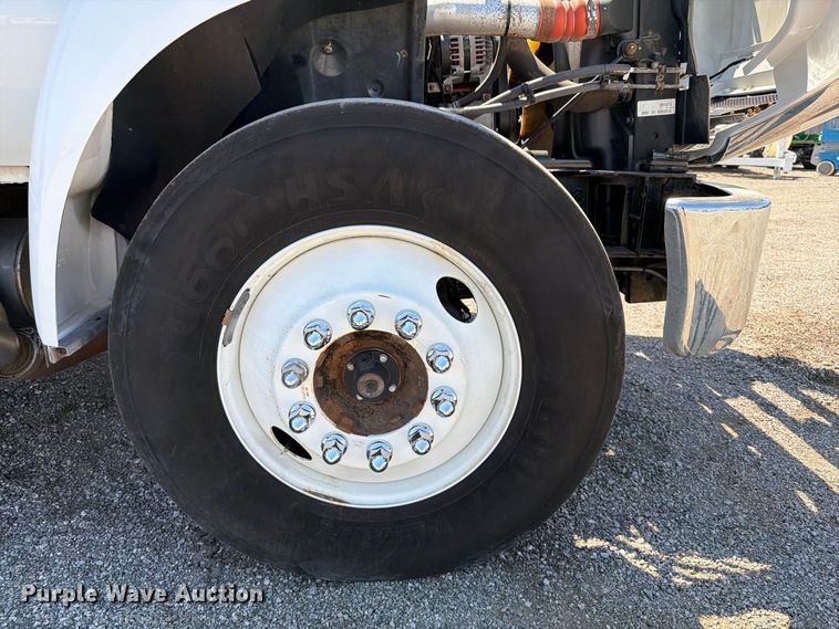 image for item FB5114 2012 Ford F650 Super Duty box truck