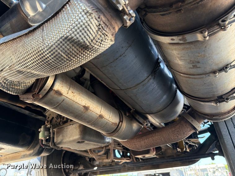 image for item FB5114 2012 Ford F650 Super Duty box truck