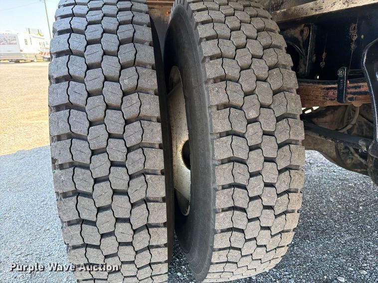 image for item FB5114 2012 Ford F650 Super Duty box truck