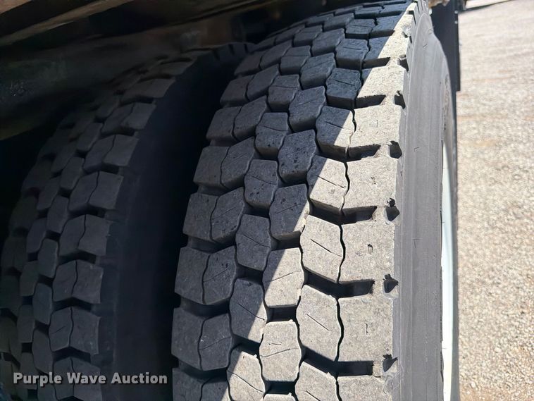 image for item FB5114 2012 Ford F650 Super Duty box truck