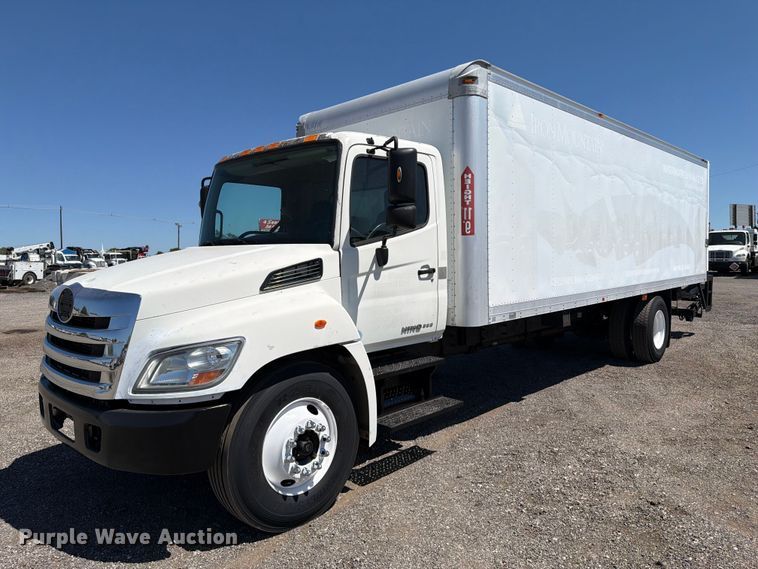 2011 Hino 338 box truck