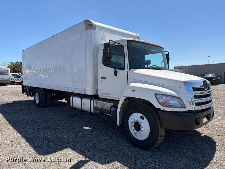 image for item FB5121 2011 Hino 338 box truck