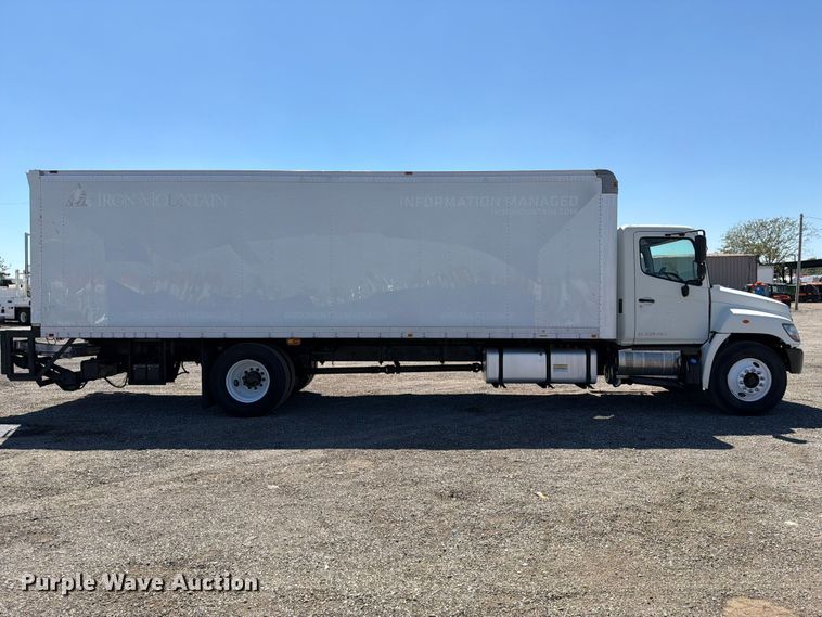 image for item FB5121 2011 Hino 338 box truck