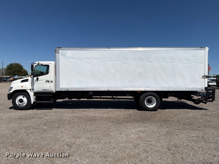 image for item FB5121 2011 Hino 338 box truck