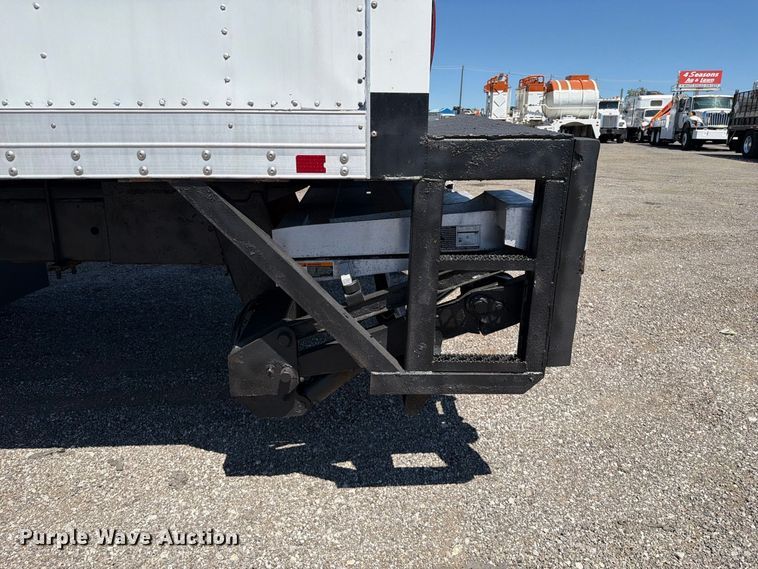 image for item FB5121 2011 Hino 338 box truck