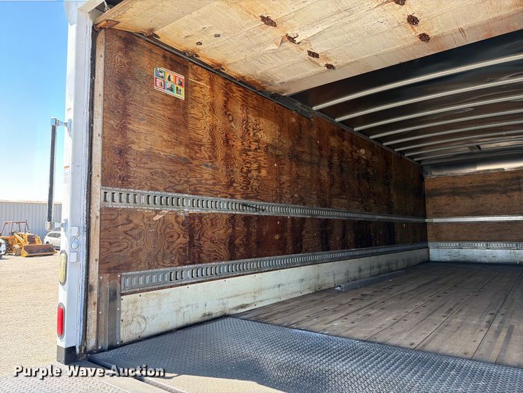 image for item FB5121 2011 Hino 338 box truck