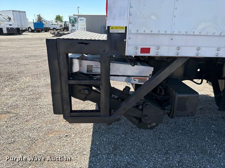 image for item FB5121 2011 Hino 338 box truck