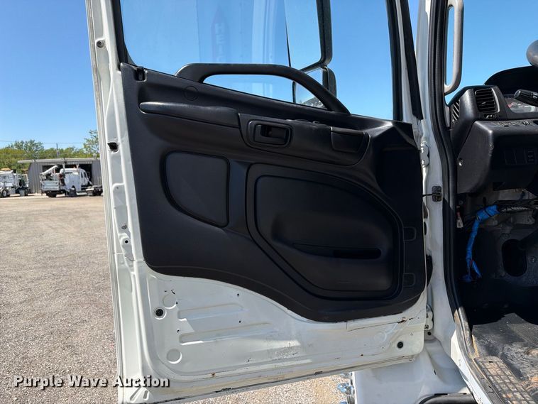 image for item FB5121 2011 Hino 338 box truck