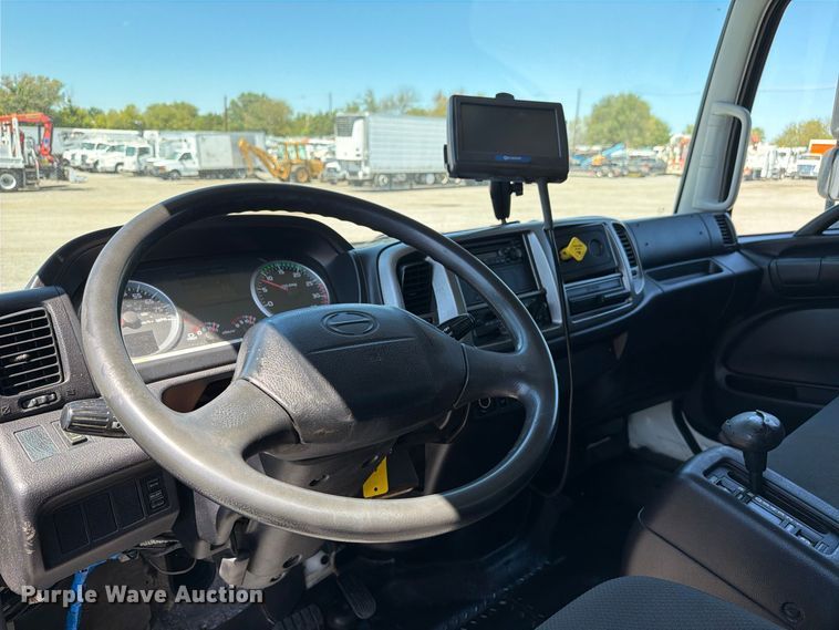 image for item FB5121 2011 Hino 338 box truck