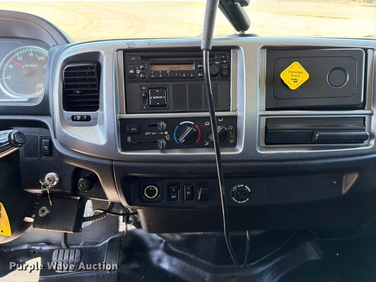 image for item FB5121 2011 Hino 338 box truck