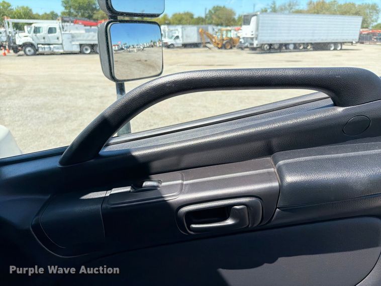 image for item FB5121 2011 Hino 338 box truck